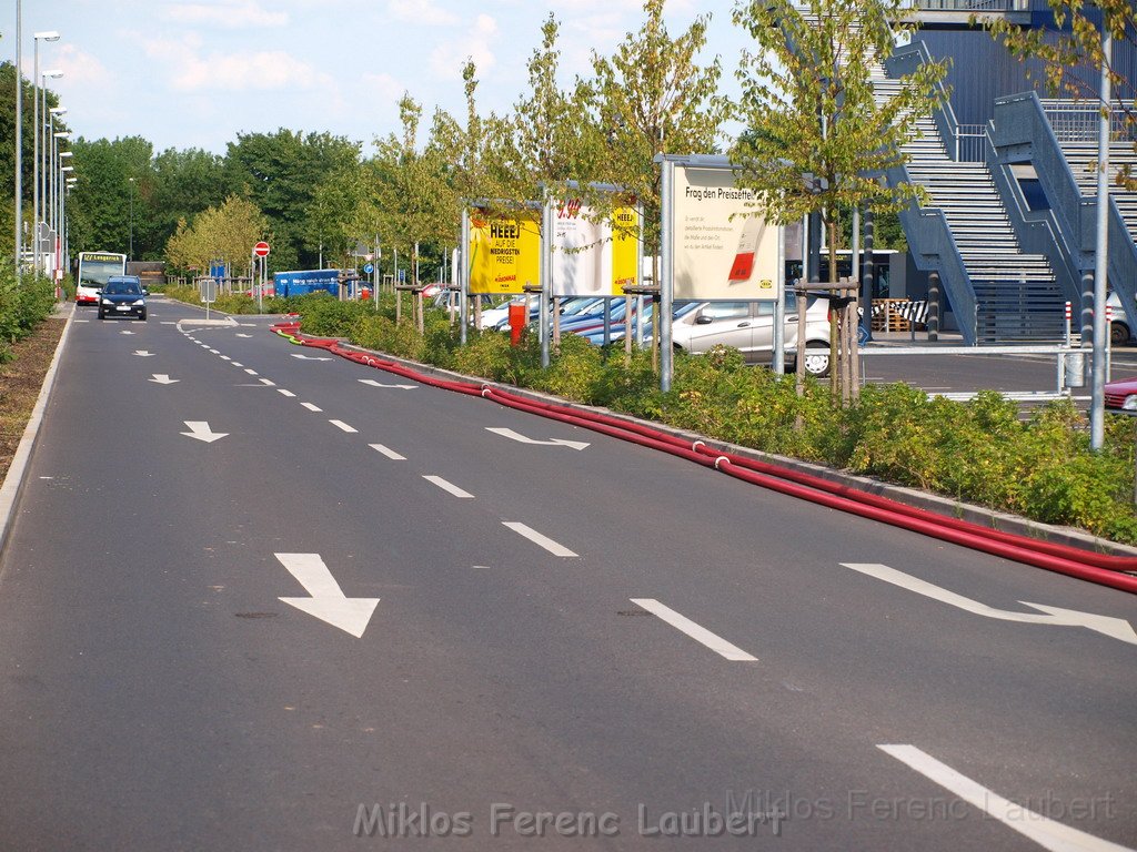 Feuer Koeln Ossendorf Butzweiler Hof neben IKEA P412.JPG